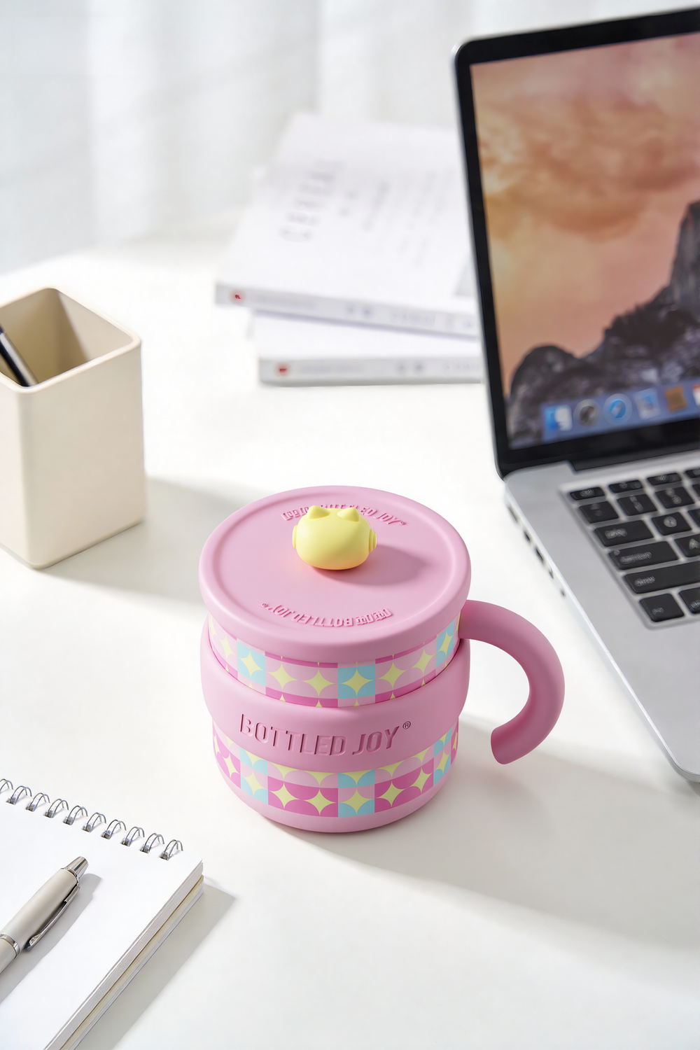 Desk essential